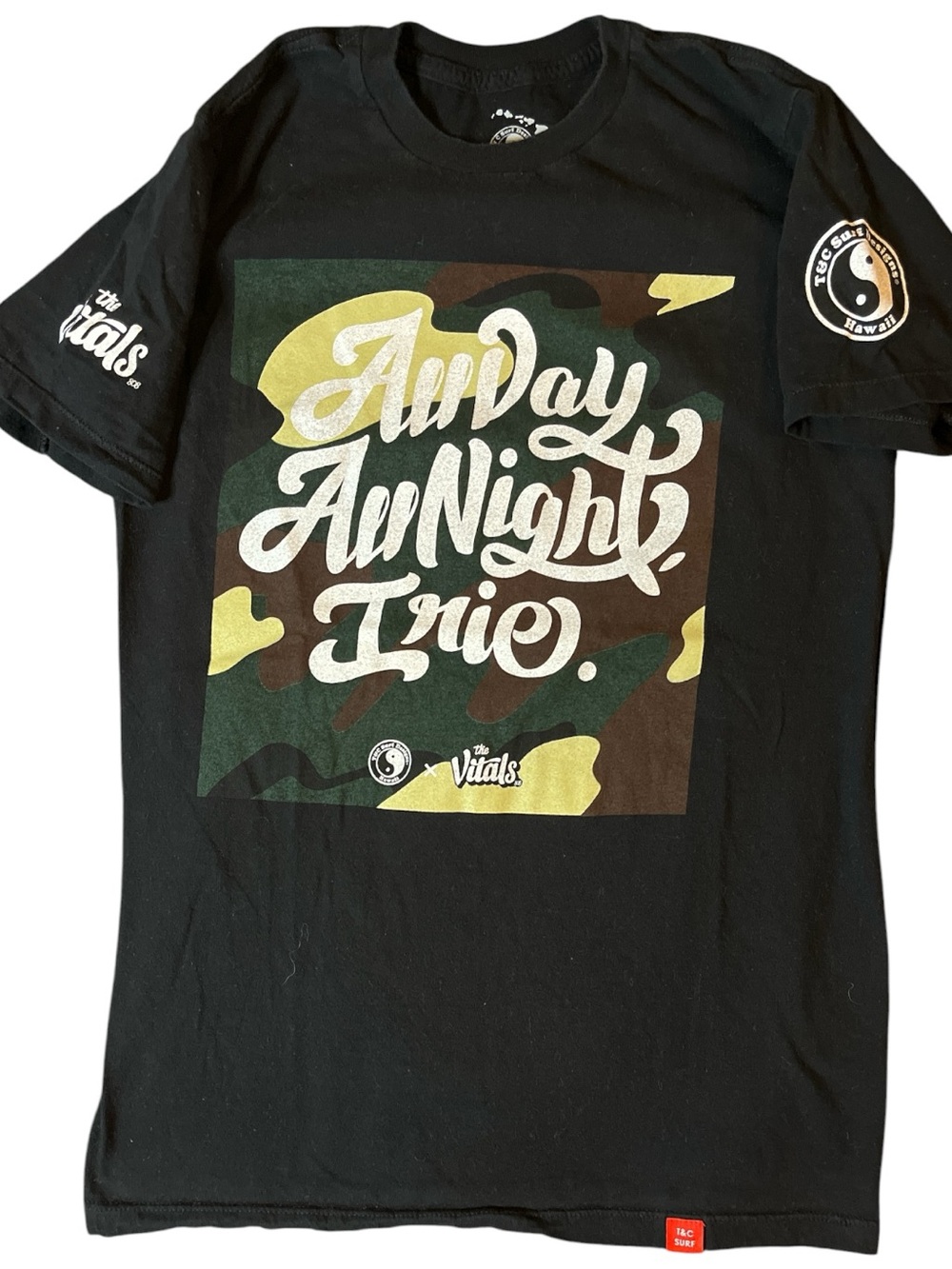'All Day All Night’ T&C Surf t-shirt men’s small Black Camo Graphic Tee